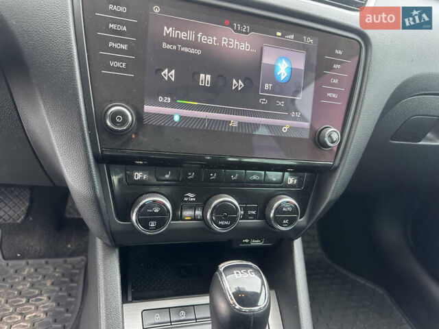 Білий Шкода Октавія, об'ємом двигуна 2.01 л та пробігом 235 тис. км за 14000 $, фото 11 на Automoto.ua