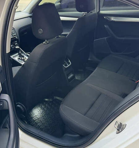 Белый Шкода Октавия, объемом двигателя 1.4 л и пробегом 75 тыс. км за 16500 $, фото 7 на Automoto.ua