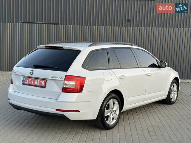 Белый Шкода Октавия, объемом двигателя 2 л и пробегом 257 тыс. км за 14000 $, фото 6 на Automoto.ua