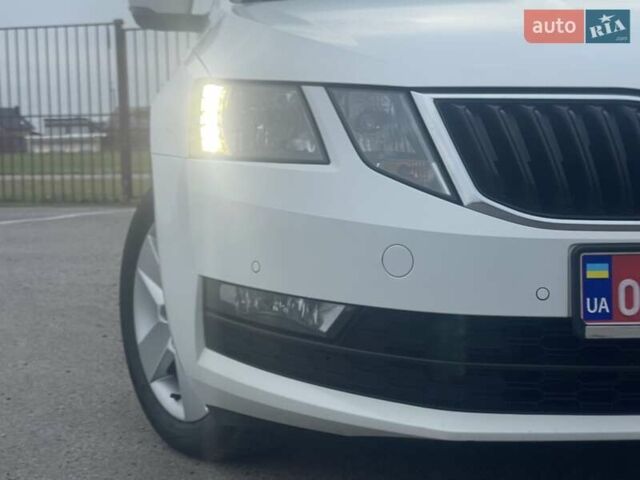 Білий Шкода Октавія, об'ємом двигуна 2 л та пробігом 218 тис. км за 13999 $, фото 9 на Automoto.ua
