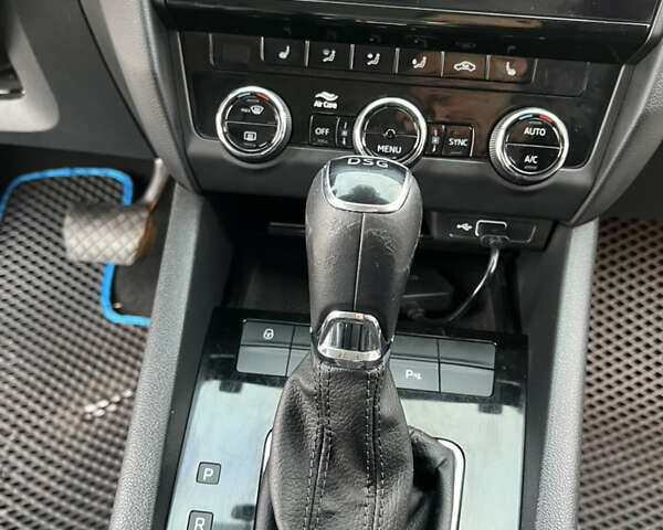 Шкода Октавия 2019 в Виноградове на Automoto.ua Белый Шкода Октавия, объемом двигателя 1.98 л и пробегом 224 тыс. км за 17800 $, фото 11 на Automoto.ua