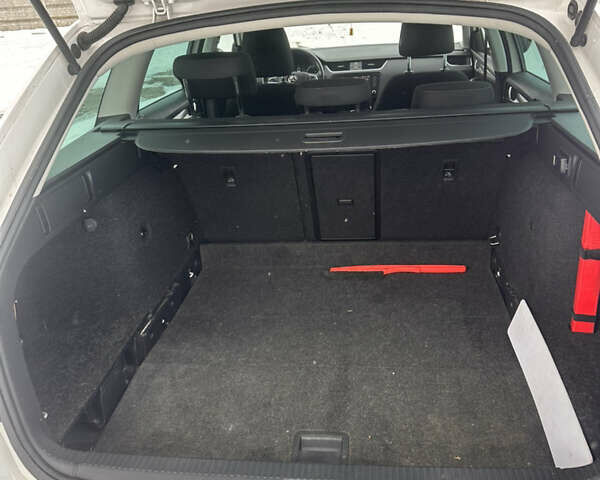 Білий Шкода Октавія, об'ємом двигуна 2.01 л та пробігом 235 тис. км за 14000 $, фото 16 на Automoto.ua