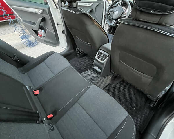 Белый Шкода Октавия, объемом двигателя 2 л и пробегом 242 тыс. км за 16899 $, фото 66 на Automoto.ua
