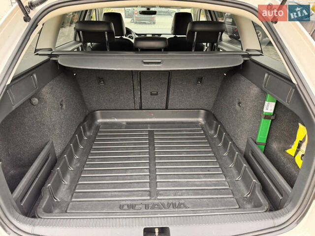 Білий Шкода Октавія, об'ємом двигуна 2 л та пробігом 209 тис. км за 16500 $, фото 6 на Automoto.ua