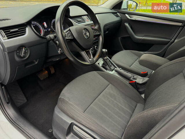 Белый Шкода Октавия, объемом двигателя 1.6 л и пробегом 196 тыс. км за 15499 $, фото 34 на Automoto.ua