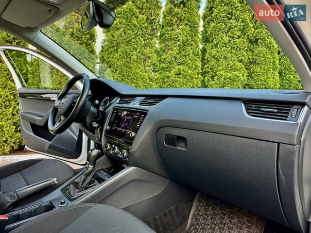 Белый Шкода Октавия, объемом двигателя 1.97 л и пробегом 189 тыс. км за 15950 $, фото 47 на Automoto.ua