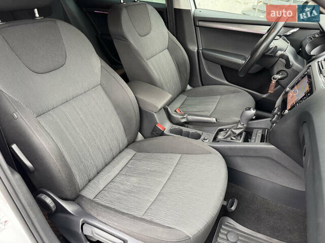 Белый Шкода Октавия, объемом двигателя 1.6 л и пробегом 196 тыс. км за 15499 $, фото 54 на Automoto.ua