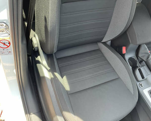 Белый Шкода Октавия, объемом двигателя 1.6 л и пробегом 212 тыс. км за 14500 $, фото 12 на Automoto.ua