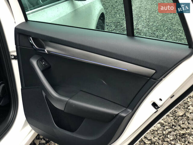 Белый Шкода Октавия, объемом двигателя 2 л и пробегом 280 тыс. км за 15600 $, фото 26 на Automoto.ua