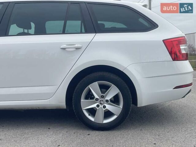 Білий Шкода Октавія, об'ємом двигуна 2 л та пробігом 218 тис. км за 13999 $, фото 28 на Automoto.ua