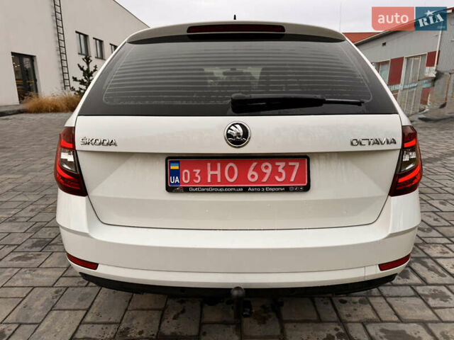 Білий Шкода Октавія, об'ємом двигуна 2 л та пробігом 209 тис. км за 16500 $, фото 4 на Automoto.ua