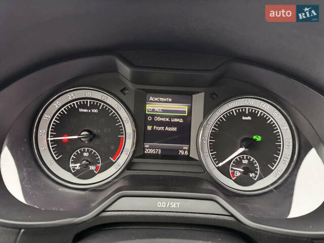 Білий Шкода Октавія, об'ємом двигуна 2 л та пробігом 209 тис. км за 16500 $, фото 25 на Automoto.ua