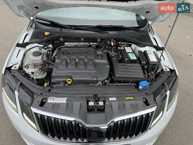 Белый Шкода Октавия, объемом двигателя 1.6 л и пробегом 196 тыс. км за 15499 $, фото 39 на Automoto.ua