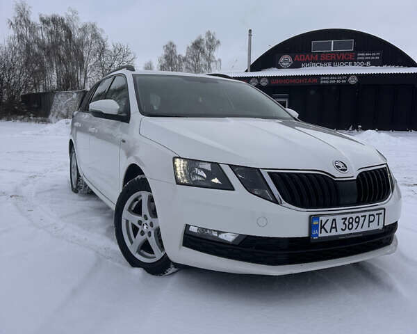 Білий Шкода Октавія, об'ємом двигуна 2.01 л та пробігом 235 тис. км за 14000 $, фото 7 на Automoto.ua