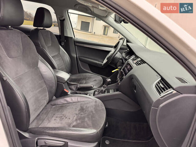 Білий Шкода Октавія, об'ємом двигуна 2 л та пробігом 209 тис. км за 16500 $, фото 19 на Automoto.ua