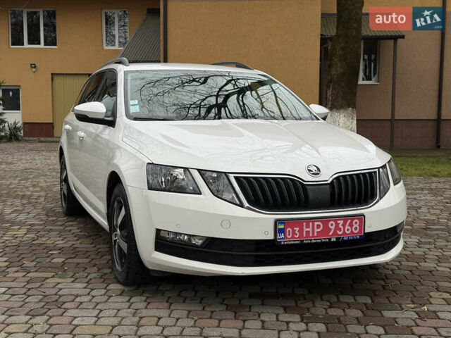 Белый Шкода Октавия, объемом двигателя 2 л и пробегом 197 тыс. км за 14200 $, фото 4 на Automoto.ua