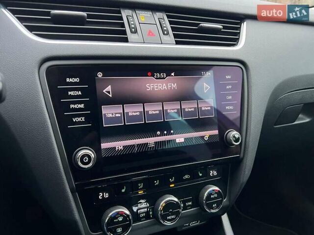 Белый Шкода Октавия, объемом двигателя 2 л и пробегом 193 тыс. км за 18700 $, фото 105 на Automoto.ua