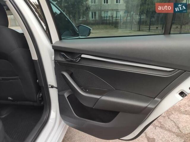 Белый Шкода Октавия, объемом двигателя 2 л и пробегом 310 тыс. км за 17350 $, фото 42 на Automoto.ua