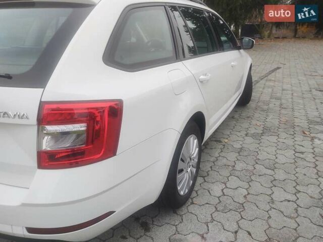 Белый Шкода Октавия, объемом двигателя 1.98 л и пробегом 211 тыс. км за 16500 $, фото 36 на Automoto.ua