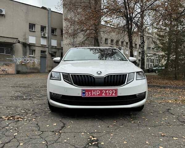 Белый Шкода Октавия, объемом двигателя 2 л и пробегом 193 тыс. км за 17999 $, фото 3 на Automoto.ua