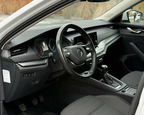 Білий Шкода Октавія, об'ємом двигуна 2 л та пробігом 230 тис. км за 17200 $, фото 21 на Automoto.ua