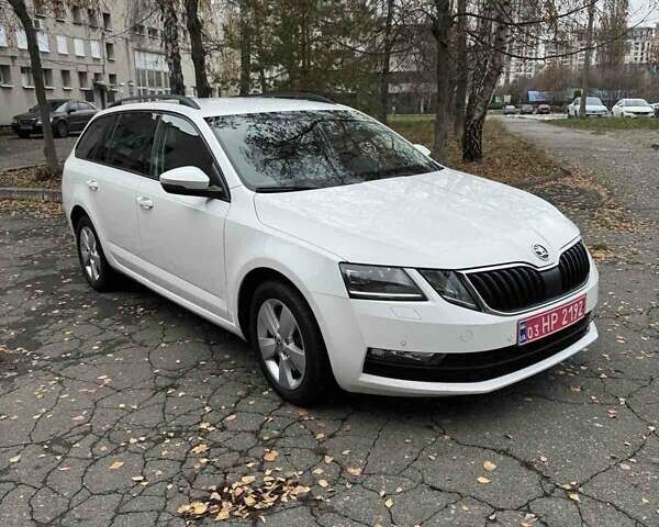Белый Шкода Октавия, объемом двигателя 2 л и пробегом 193 тыс. км за 17999 $, фото 1 на Automoto.ua