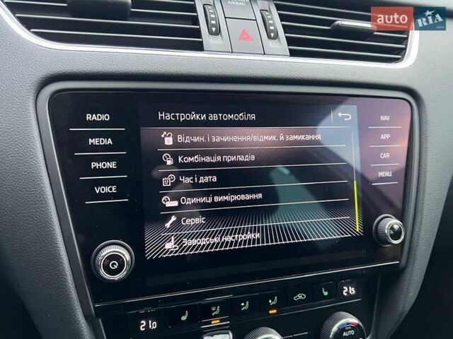 Белый Шкода Октавия, объемом двигателя 2 л и пробегом 193 тыс. км за 17999 $, фото 111 на Automoto.ua