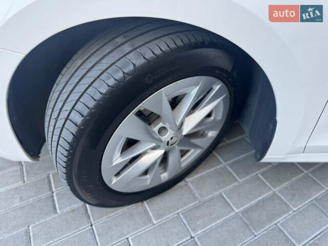 Шкода Октавия 2020 в Мукачеве на Automoto.ua Белый Шкода Октавия, объемом двигателя 2 л и пробегом 217 тыс. км за 18700 $, фото 13 на Automoto.ua