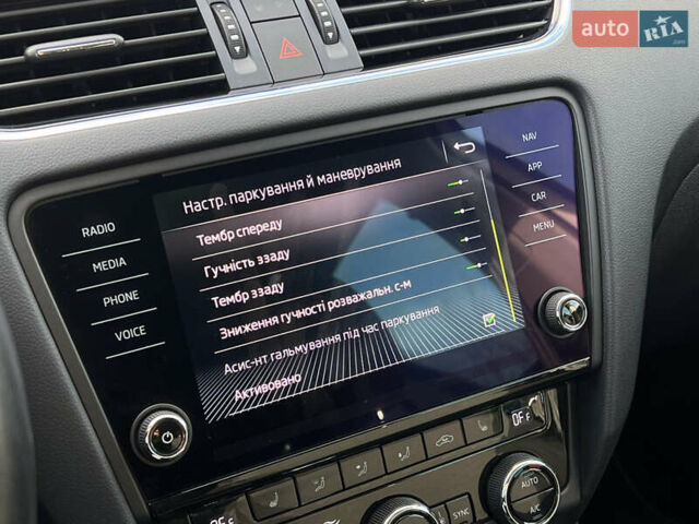 Белый Шкода Октавия, объемом двигателя 2 л и пробегом 200 тыс. км за 17456 $, фото 80 на Automoto.ua