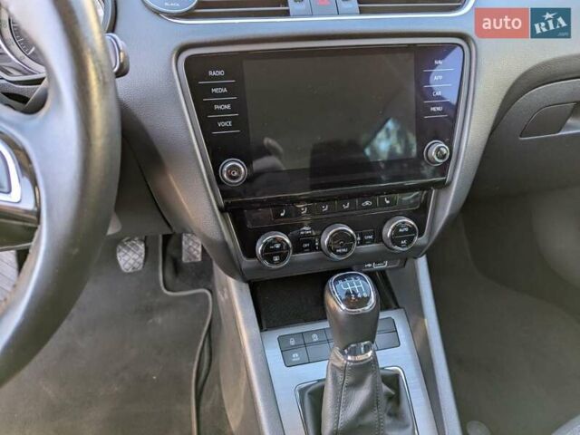 Белый Шкода Октавия, объемом двигателя 1.97 л и пробегом 219 тыс. км за 15300 $, фото 16 на Automoto.ua