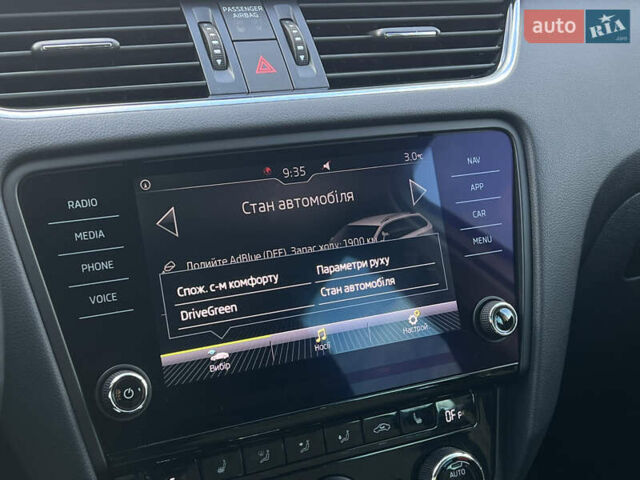 Белый Шкода Октавия, объемом двигателя 2 л и пробегом 200 тыс. км за 17456 $, фото 69 на Automoto.ua