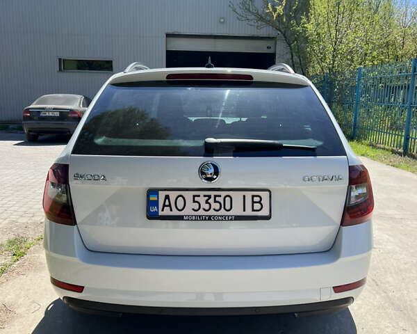Білий Шкода Октавія, об'ємом двигуна 1.6 л та пробігом 193 тис. км за 20000 $, фото 5 на Automoto.ua