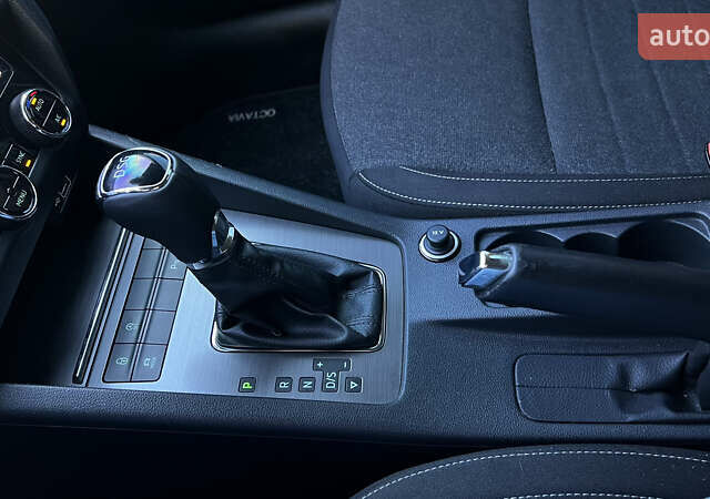 Білий Шкода Октавія, об'ємом двигуна 2 л та пробігом 201 тис. км за 15300 $, фото 17 на Automoto.ua