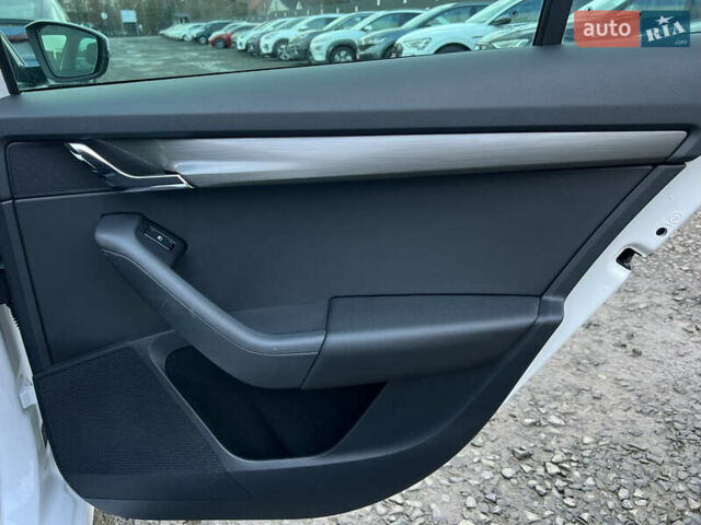 Белый Шкода Октавия, объемом двигателя 2 л и пробегом 200 тыс. км за 17456 $, фото 43 на Automoto.ua