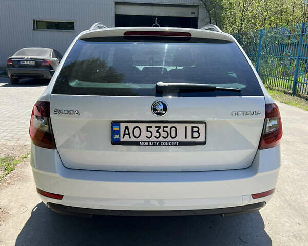Білий Шкода Октавія, об'ємом двигуна 1.6 л та пробігом 193 тис. км за 20000 $, фото 10 на Automoto.ua