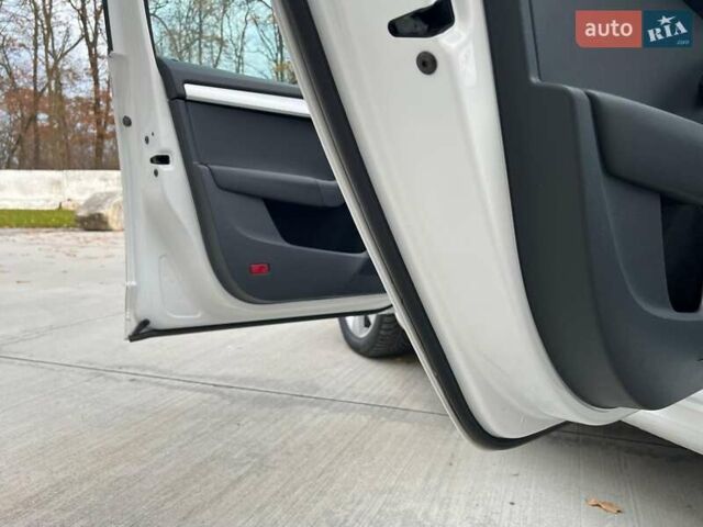 Белый Шкода Октавия, объемом двигателя 2 л и пробегом 193 тыс. км за 18700 $, фото 80 на Automoto.ua