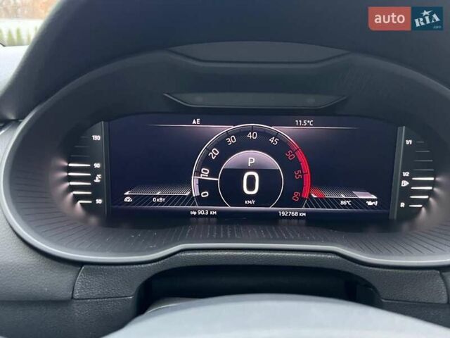 Белый Шкода Октавия, объемом двигателя 2 л и пробегом 193 тыс. км за 17999 $, фото 121 на Automoto.ua