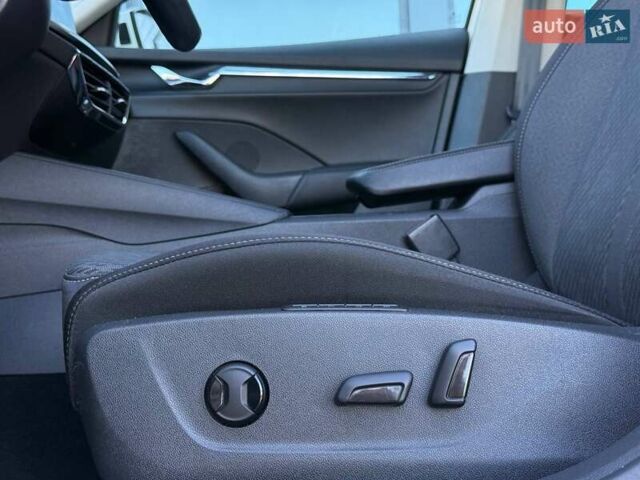 Білий Шкода Октавія, об'ємом двигуна 1.97 л та пробігом 200 тис. км за 19999 $, фото 28 на Automoto.ua