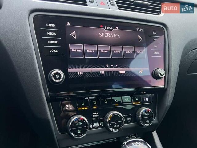 Белый Шкода Октавия, объемом двигателя 2 л и пробегом 193 тыс. км за 17999 $, фото 113 на Automoto.ua