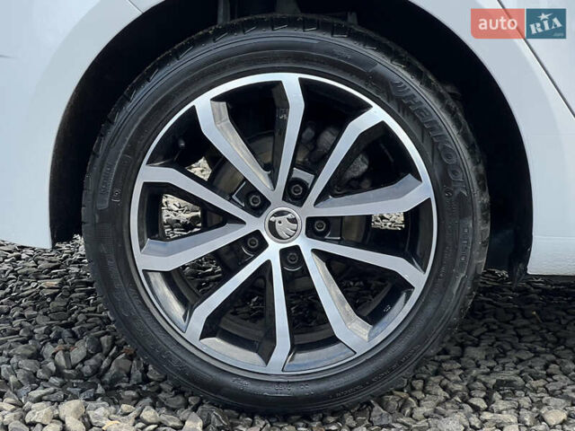 Белый Шкода Октавия, объемом двигателя 2 л и пробегом 200 тыс. км за 17456 $, фото 19 на Automoto.ua