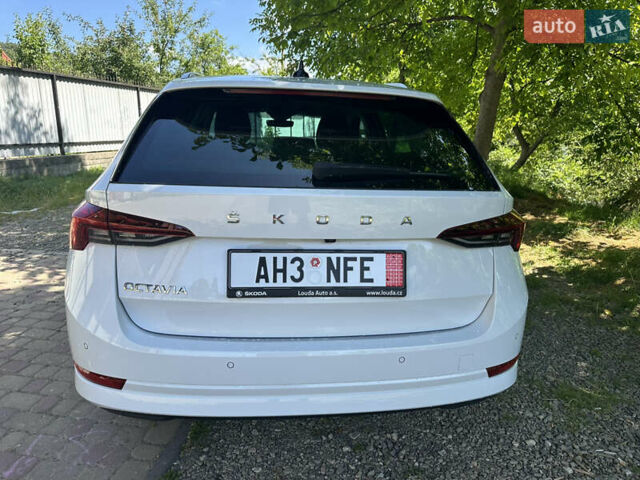 Белый Шкода Октавия, объемом двигателя 2 л и пробегом 235 тыс. км за 18300 $, фото 3 на Automoto.ua