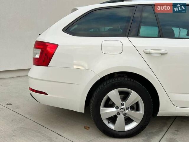 Белый Шкода Октавия, объемом двигателя 2 л и пробегом 193 тыс. км за 17999 $, фото 27 на Automoto.ua