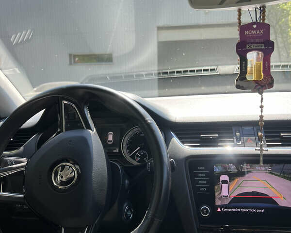 Білий Шкода Октавія, об'ємом двигуна 1.6 л та пробігом 193 тис. км за 20000 $, фото 11 на Automoto.ua