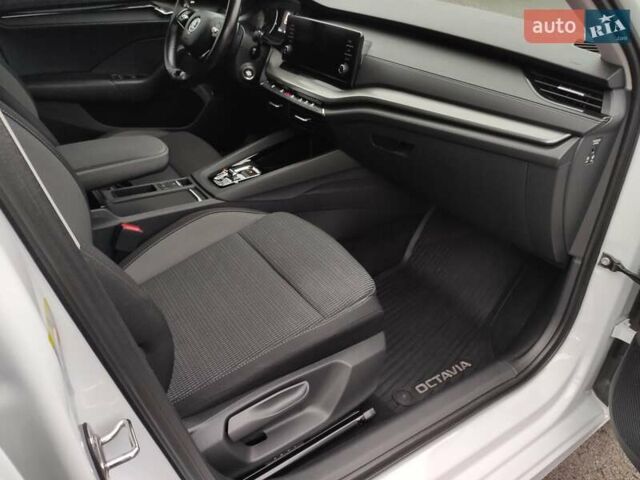 Белый Шкода Октавия, объемом двигателя 2 л и пробегом 310 тыс. км за 17800 $, фото 13 на Automoto.ua