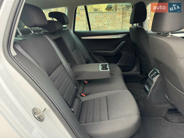 Білий Шкода Октавія, об'ємом двигуна 1.97 л та пробігом 203 тис. км за 16750 $, фото 22 на Automoto.ua