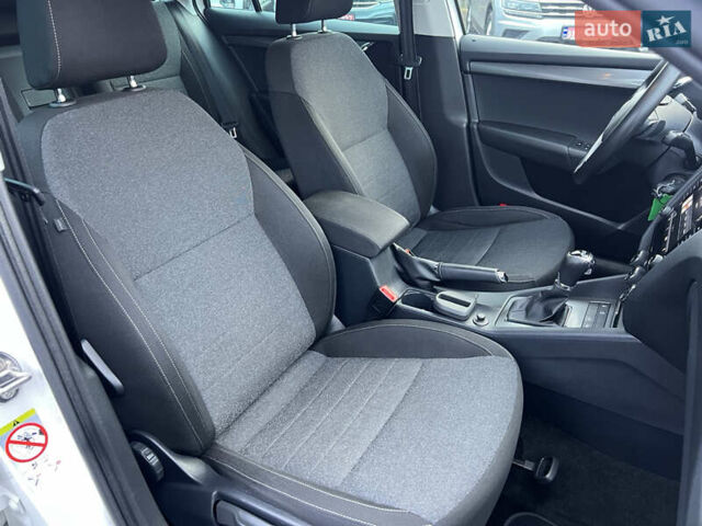 Белый Шкода Октавия, объемом двигателя 2 л и пробегом 200 тыс. км за 17456 $, фото 46 на Automoto.ua