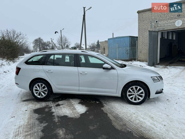 Белый Шкода Октавия, объемом двигателя 0 л и пробегом 235 тыс. км за 15999 $, фото 1 на Automoto.ua