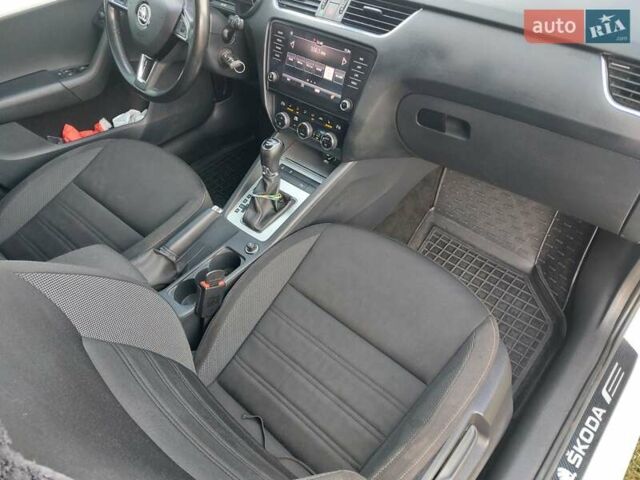 Шкода Октавия 2020 в Тернополе на Automoto.ua Белый Шкода Октавия, объемом двигателя 1.97 л и пробегом 187 тыс. км за 15200 $, фото 35 на Automoto.ua
