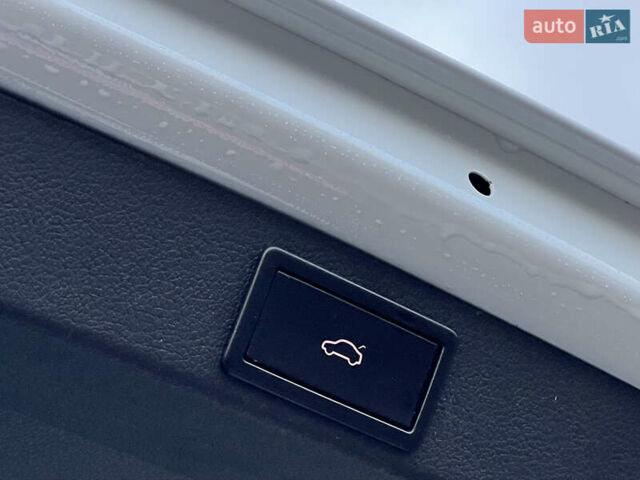 Белый Шкода Октавия, объемом двигателя 2 л и пробегом 200 тыс. км за 17456 $, фото 40 на Automoto.ua