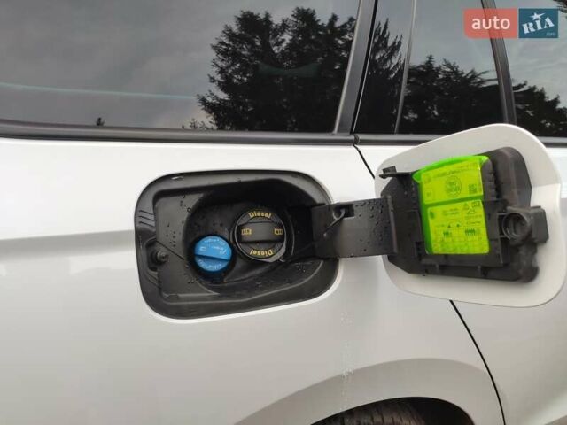 Белый Шкода Октавия, объемом двигателя 2 л и пробегом 310 тыс. км за 17800 $, фото 50 на Automoto.ua